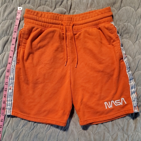 H&M Nasa Sweatshorts with Side Stripes - Picture 5 of 6